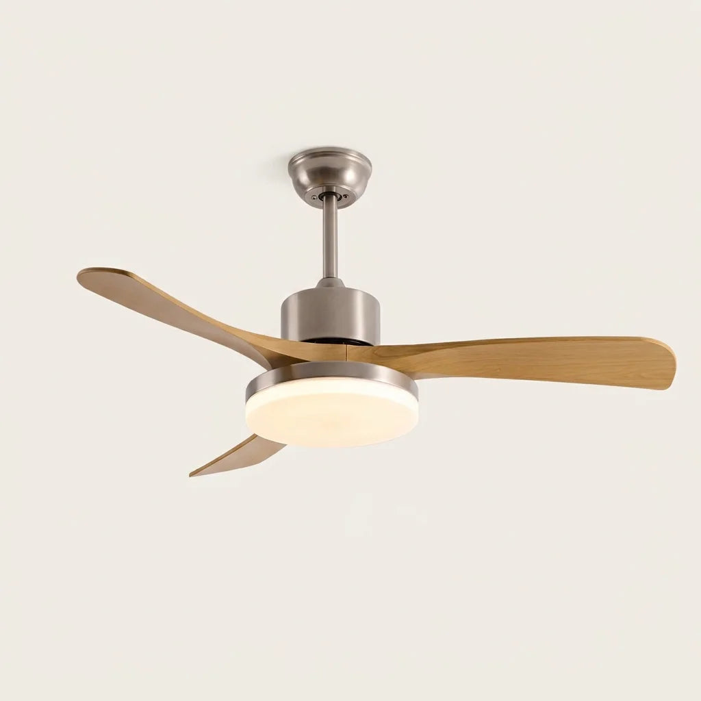 Modern 3 lapátos DC mennyezeti ventilátor homok-nikkel színben, fa lapátokkal