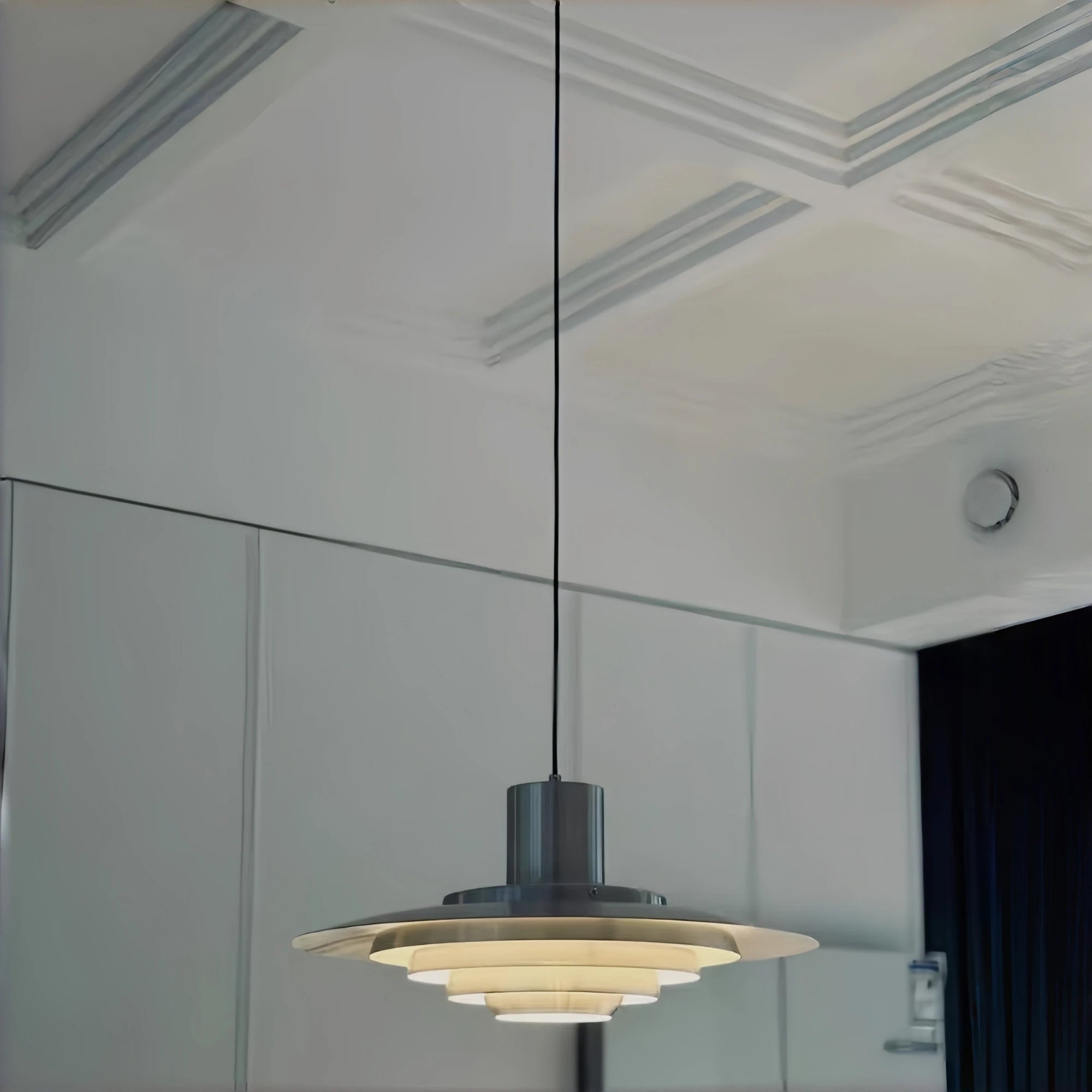 UFO Ipari Fém Függesztő Lámpa – Többrétegű E27 LED