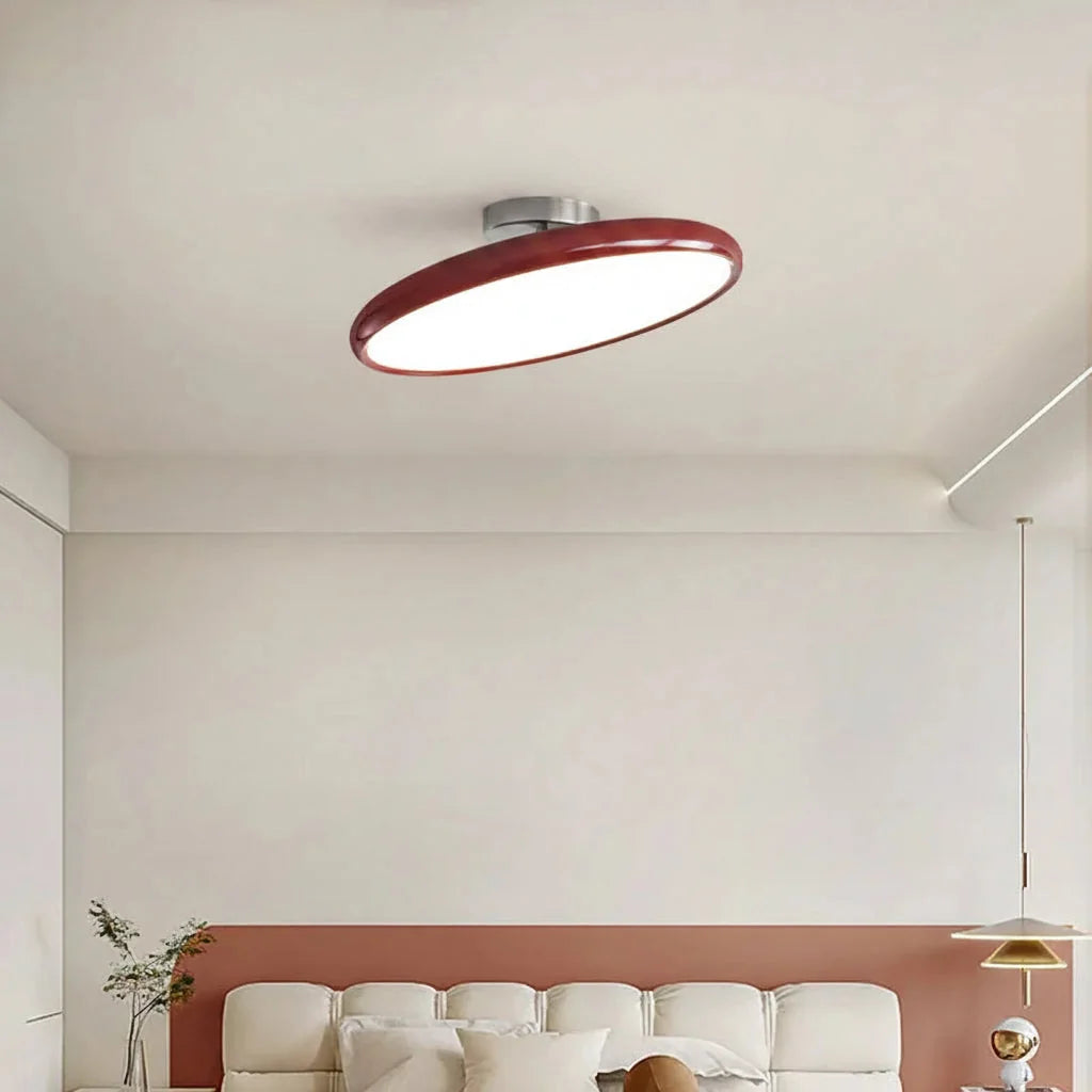 Piros art deco LED lámpa világos nappaliban