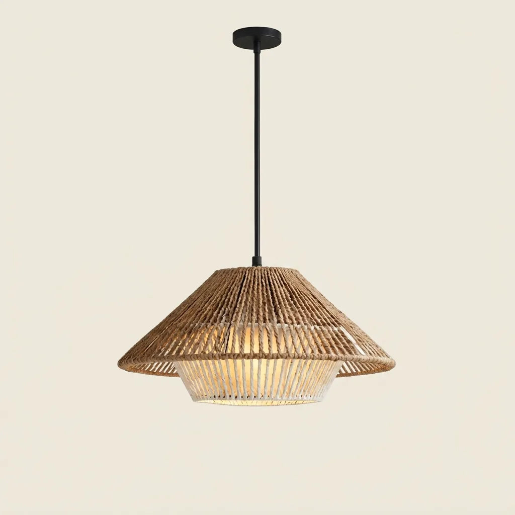 Boho rattan kúp lámpabúra kézzel font, meleg fénnyel világítva