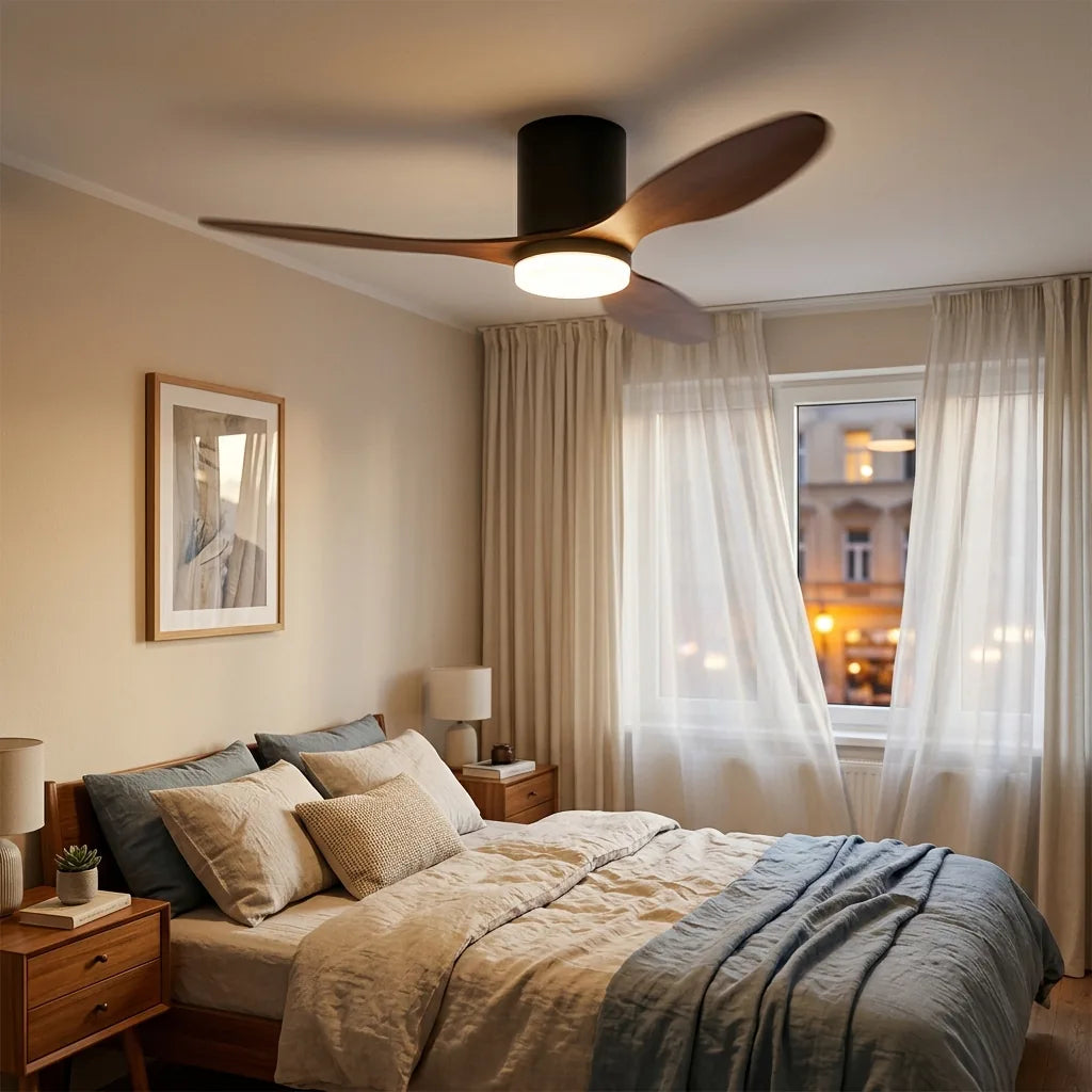 Mennyezeti ventilátor lámpával alacsony mennyezetű hálószobában