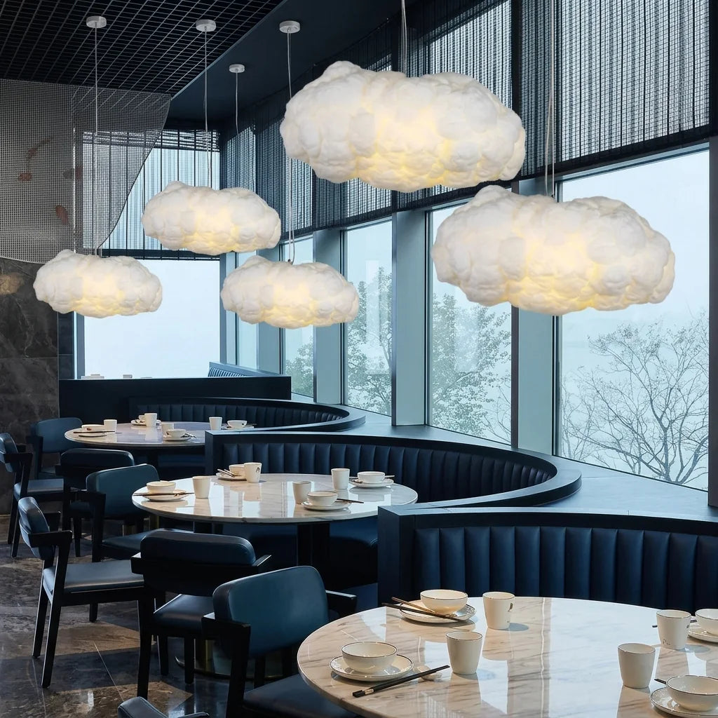 Felhőlámpák panorámás étteremben