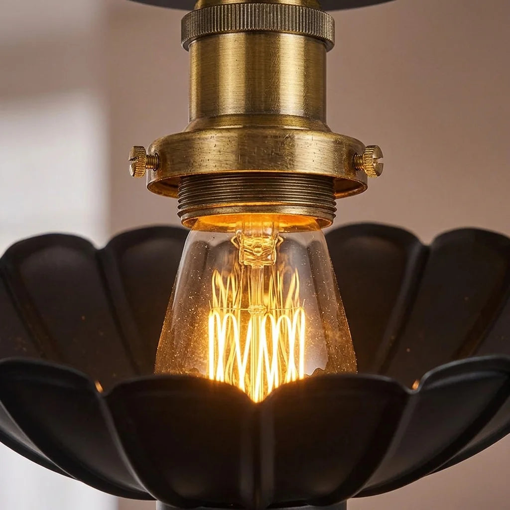 Sárgaréz foglalat és Edison izzó közelről