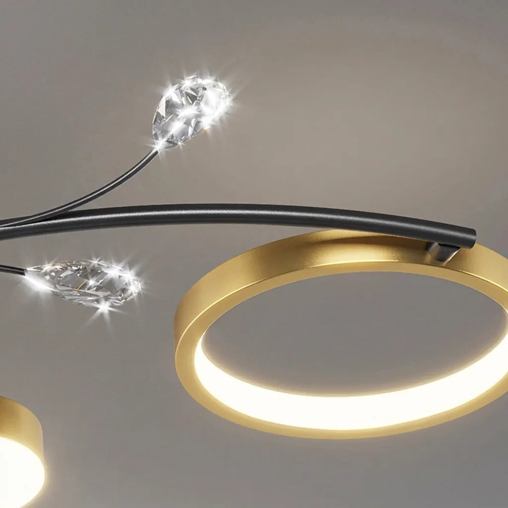 Kristálycsepp és arany LED gyűrű közelről