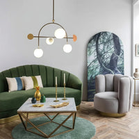 Art deco függőlámpa zöld bársony kanapés nappaliban