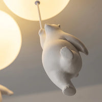 Gyanta jegesmedve figura közelről