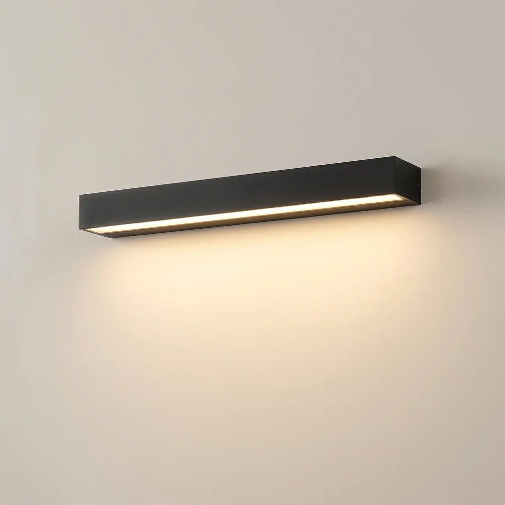 Fekete lineáris kültéri LED fali lámpa, világítva