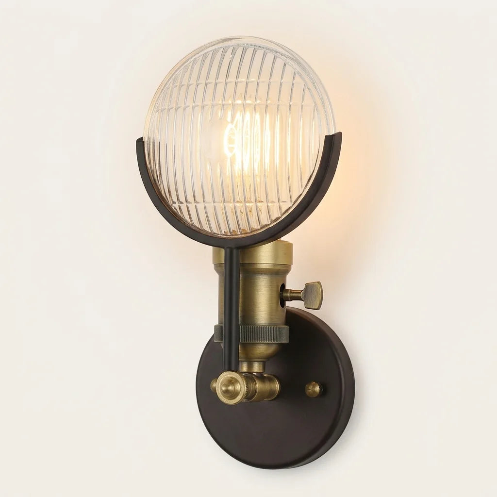 Vintage bronz loft fali lámpa kerek, bordázott üveggel, világítva
