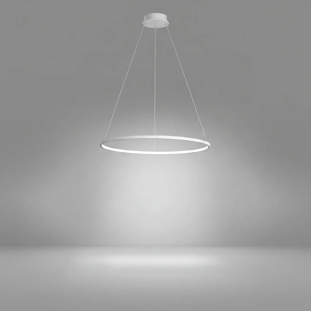 Fehér LED gyűrű csillár minimalista térben