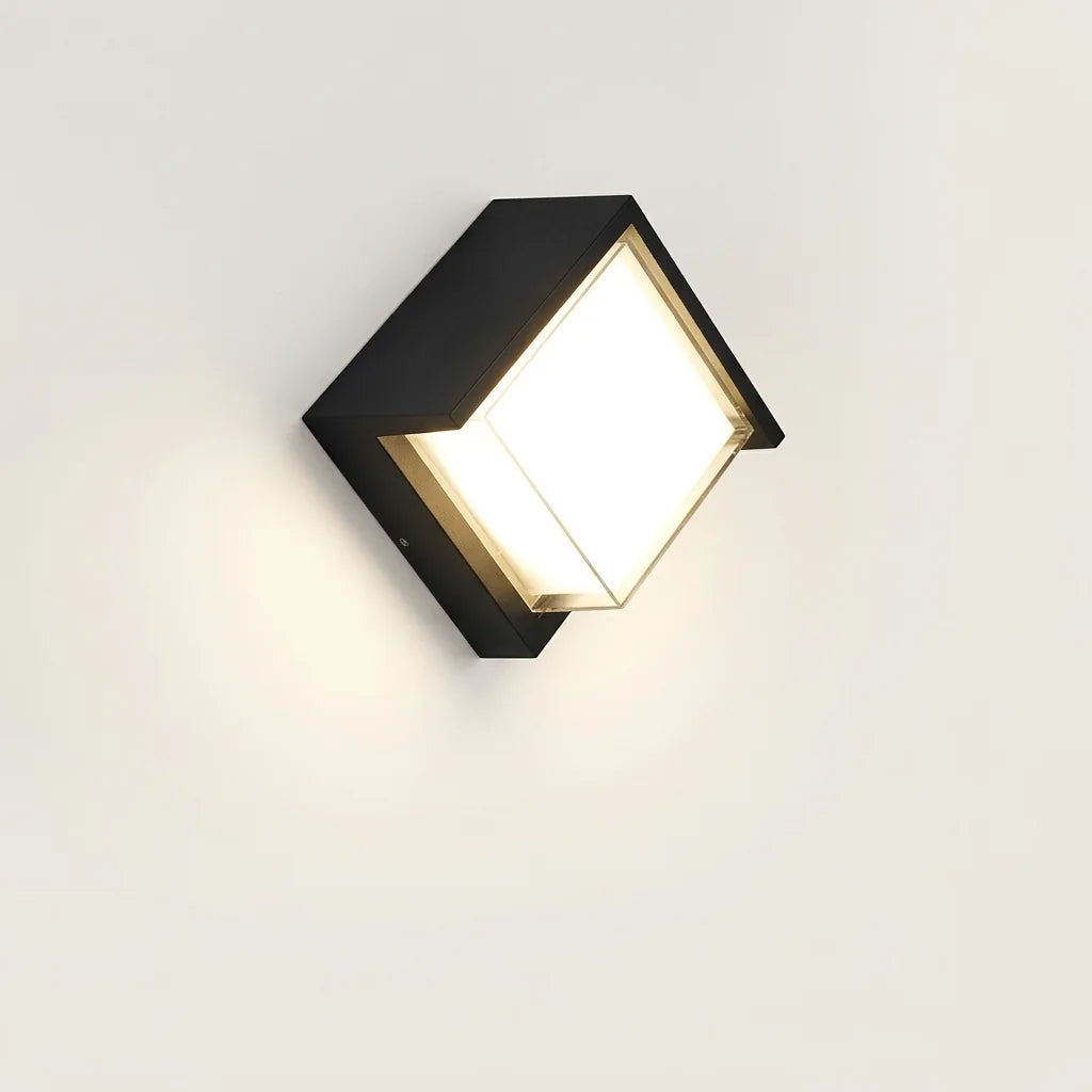 Rombusz alakú fekete LED fali lámpa opál fényterelővel