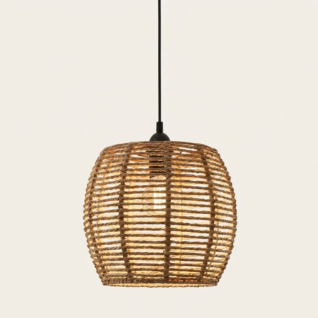 Ovális font rattan lámpabúra E27, meleg fénnyel világítva