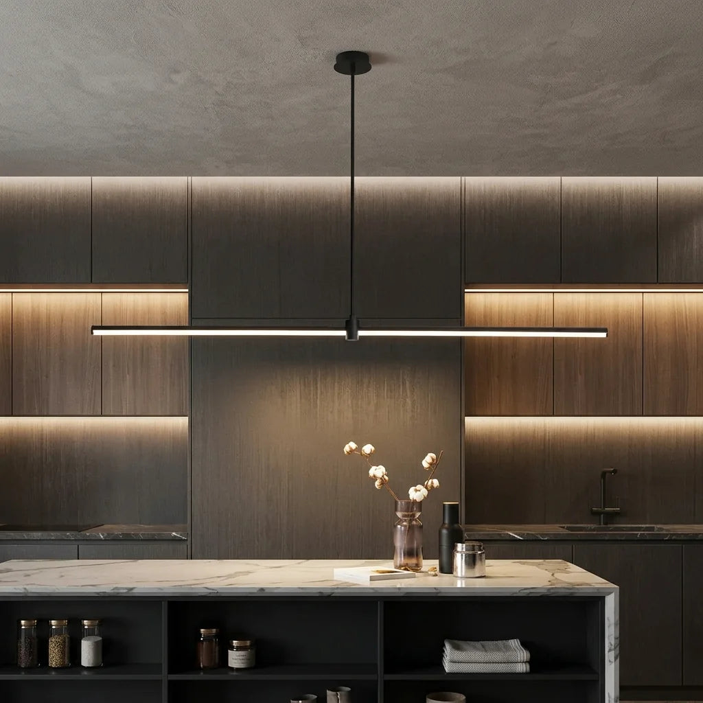 Fekete lineáris LED lámpa sötét modern konyhában