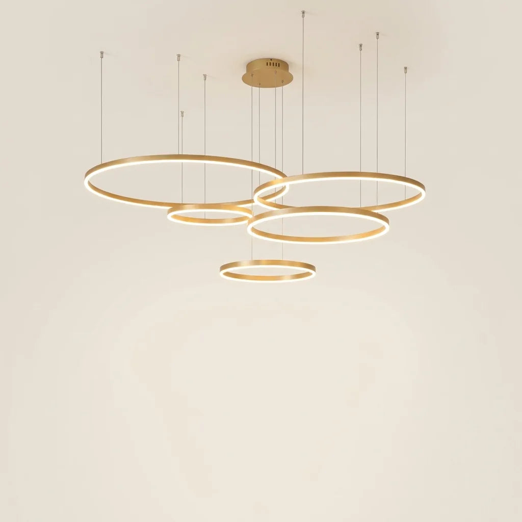 Többgyűrűs modern LED csillár arany színben
