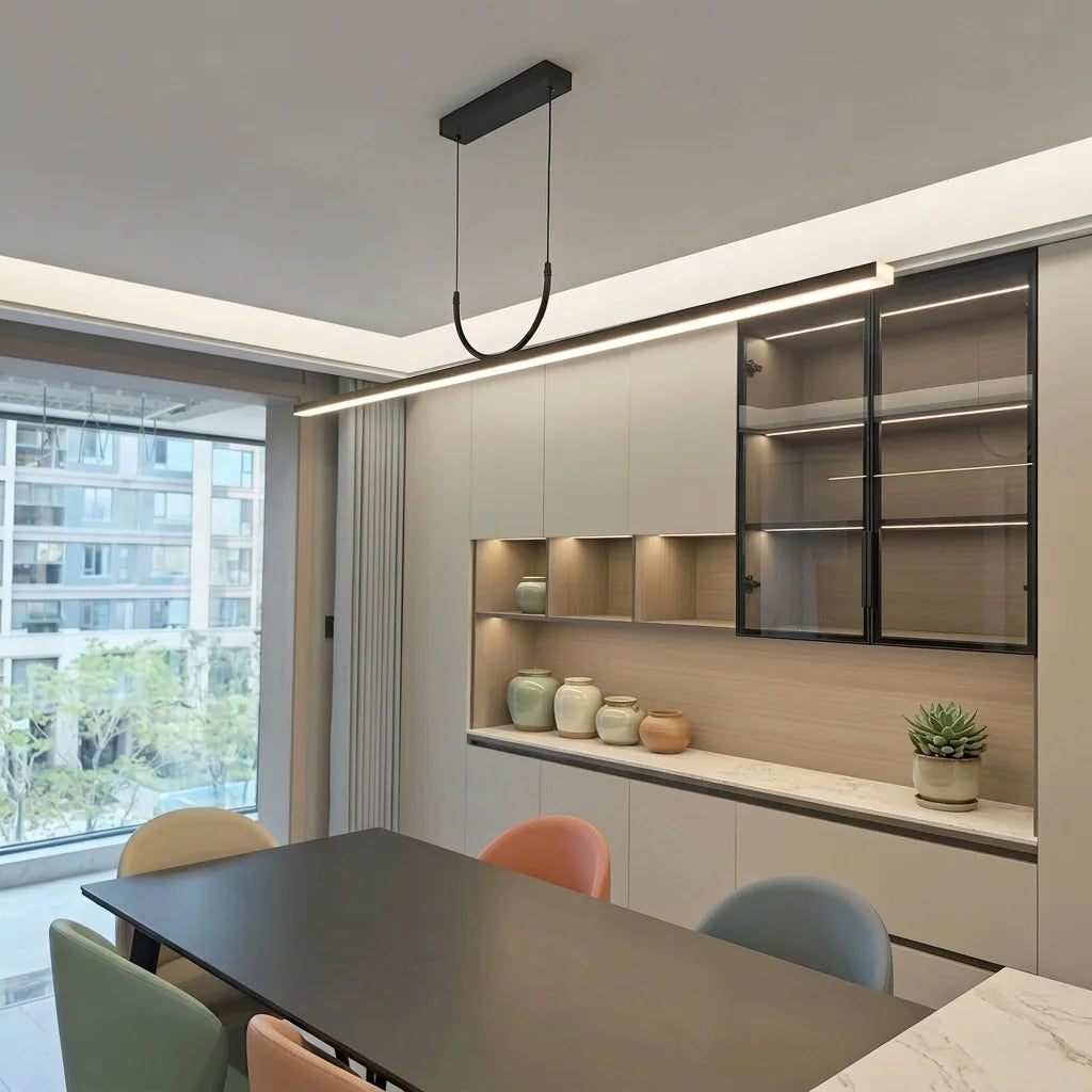 Lineáris LED lámpa modern konyha-étkezőben